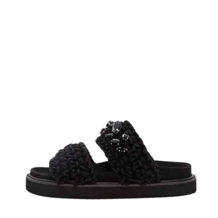Duffy Salandra Uno sandal til dame i sort med flettede remme og diamantlignede sten foran