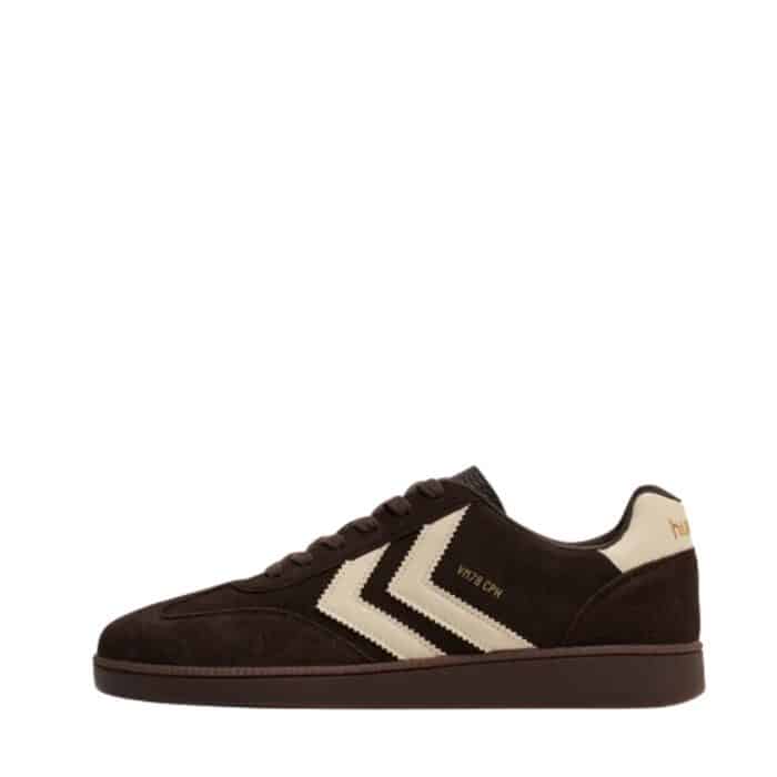 Hummel sneakers til dame og herre i mørkebrun med ruskindsdetaljer og udtagelig indersål.